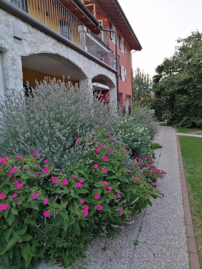 Al Rustico Hotell Torbole Sul Garda Exteriör bild