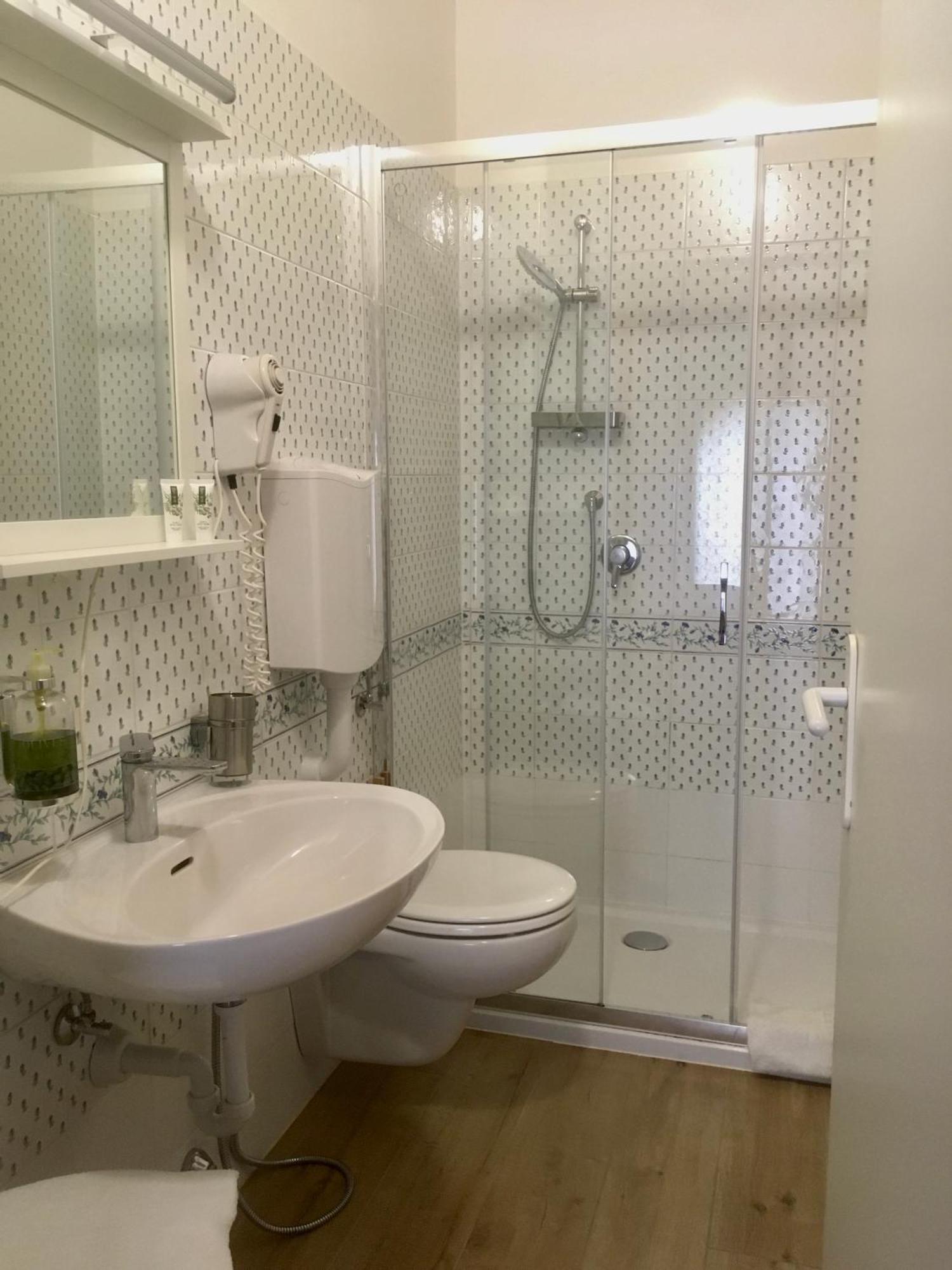 Al Rustico Hotell Torbole Sul Garda Exteriör bild
